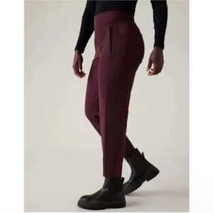 Athleta Endless Satin Stripe Pull on Pant  Pant size 4 euc